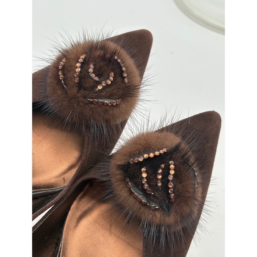 J. Renee Hana Brown Suede Kitten Heel Pumps Fur Pom Beaded Pointed Toe Size 8.5M - Picture 8 of 9